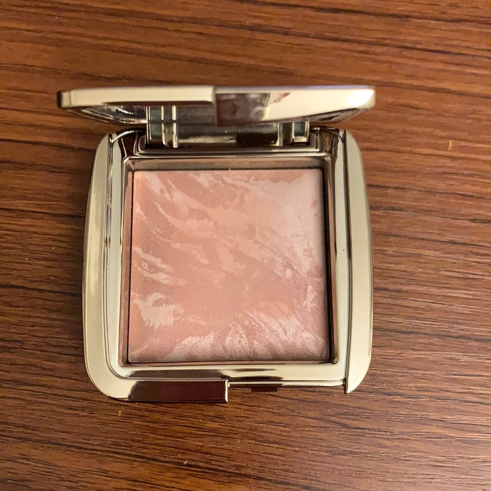 Hourglass blush in color Mood Exposure